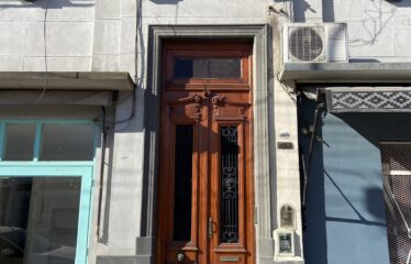 Casa en calle Buenos Aires 469 con 2 locales