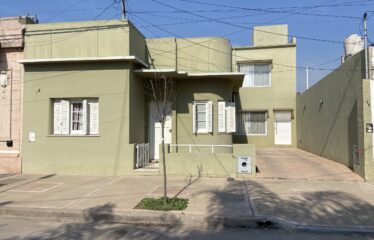 Casa y Duplex en calle J. Piñeiro 70